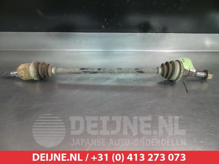 Gebruikte Steekas rechts-achter Nissan X-Trail (T30) 2.2 dCi 16V 4x4 Prijs € 50,00 Margeregeling aangeboden door V.Deijne Jap.Auto-onderdelen BV