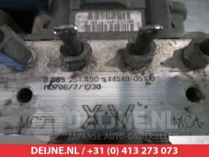 Toyota Avensis ABS Pomp O338574 foto 3