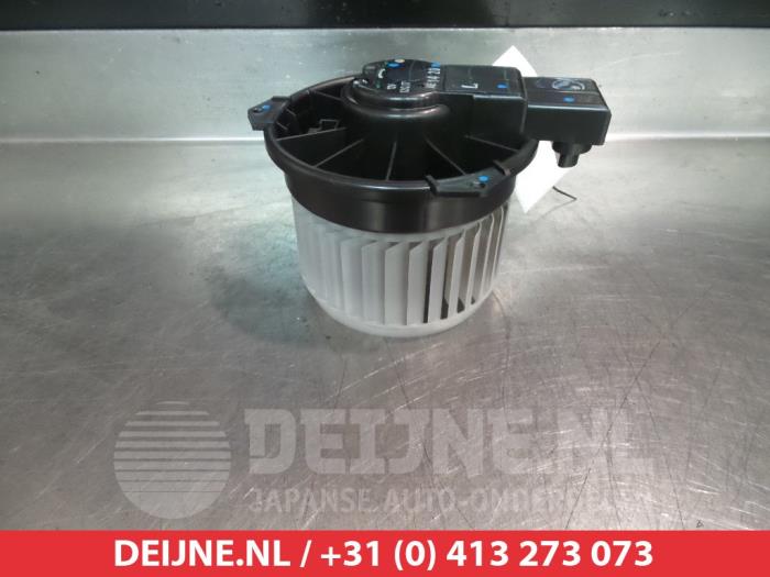 Mitsubishi Space Star Kachel Ventilatiemotor O367186