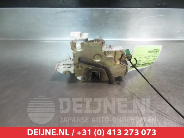 Nissan King Cab Door lock mechanism 2-door, right O279197