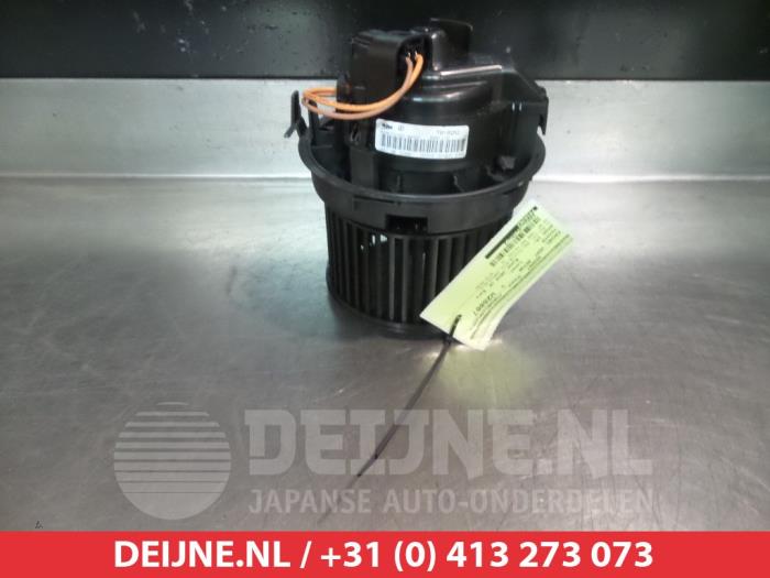 Toyota Aygo Heating and ventilation fan motor O367446