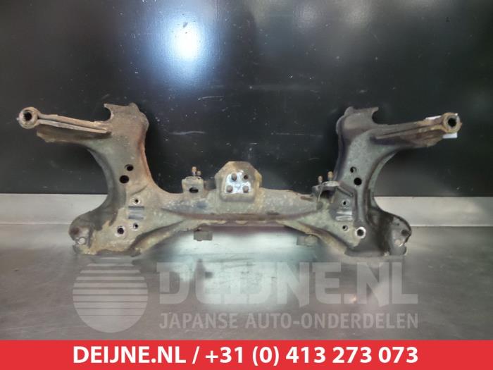 Gebruikte Subframe Mazda 323 P (BA15) 1.5i 16V Prijs € 75,00 Margeregeling aangeboden door V.Deijne Jap.Auto-onderdelen BV