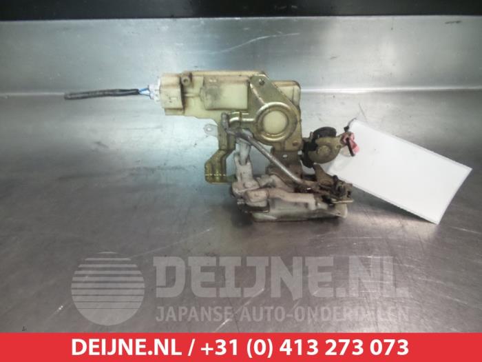 Daihatsu Move Deurslot Mechaniek 4Deurs links-achter O280434