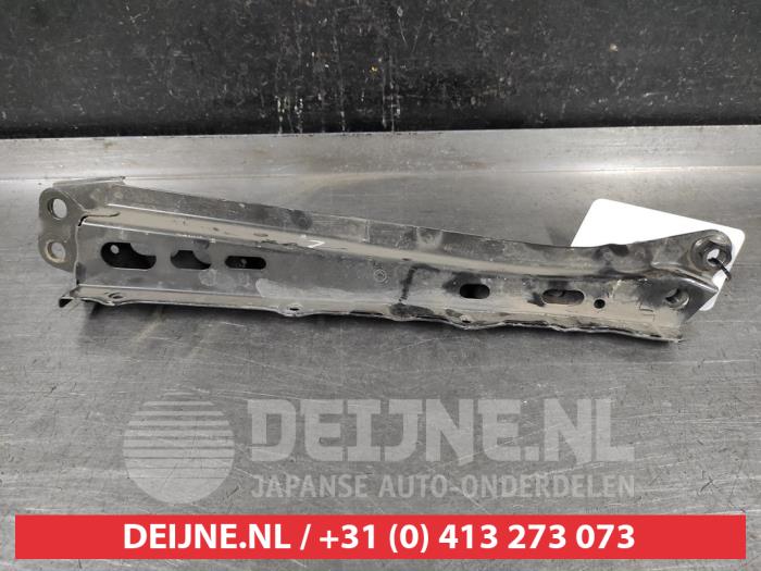 Subframe van een Toyota Verso 1.6 D-4D 16V 2015