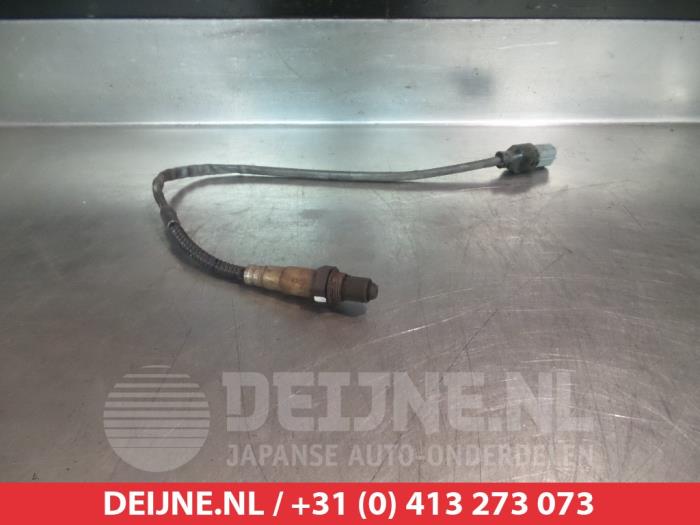 Gebruikte Lambda Sonde Kia Carens II (FJ) 1.8i 16V Prijs € 30,00 Margeregeling aangeboden door V.Deijne Jap.Auto-onderdelen BV