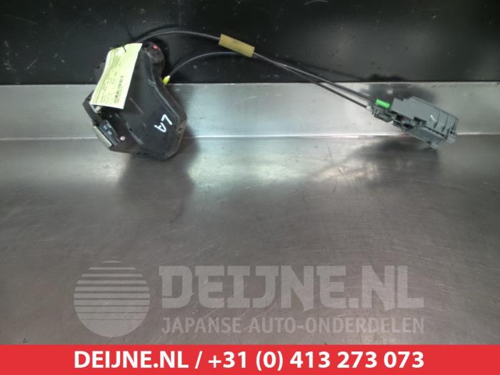 Toyota Hilux Deurslot Mechaniek 4Deurs links-achter O280527