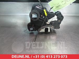 Toyota Hilux Door lock mechanism 4-door, front left O279851 photo 2