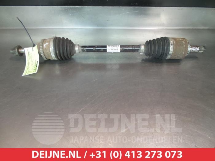 Suzuki Swift Aandrijfas links-voor O318494