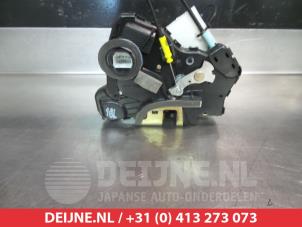 Toyota Corolla Door lock mechanism 4-door, front left O279864 photo 2