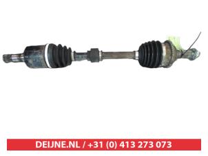 Gebruikte Aandrijfas links-voor Mazda 6 Sport (GG14) 2.0i 16V S-VT Prijs € 50,00 Margeregeling aangeboden door V.Deijne Jap.Auto-onderdelen BV