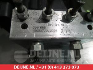 Toyota Aygo ABS pump O338538 photo 3