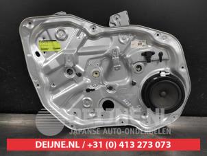 Gebruikte Raammechaniek 4Deurs links-voor Kia Sorento II (XM) 2.2 CRDi 16V VGT 4x4 Prijs € 50,00 Margeregeling aangeboden door V.Deijne Jap.Auto-onderdelen BV
