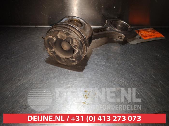 Gebruikte Zuiger Kia Sportage (JE) 2.0 CRDi 16V VGT 4x2 Prijs € 75,00 Margeregeling aangeboden door V.Deijne Jap.Auto-onderdelen BV