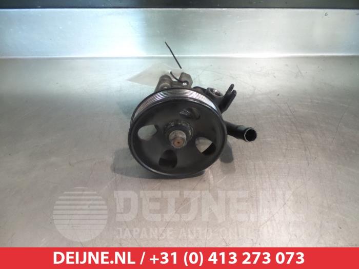 Stuurbekrachtiging Pomp van een Kia Carens III (FG) 2.0 CRDI VGT 16V 2007