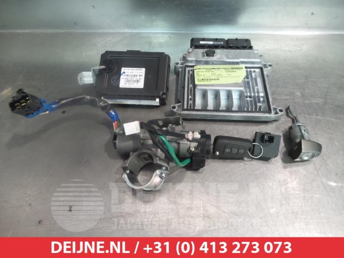 Kia Carens Engine management computer O344812