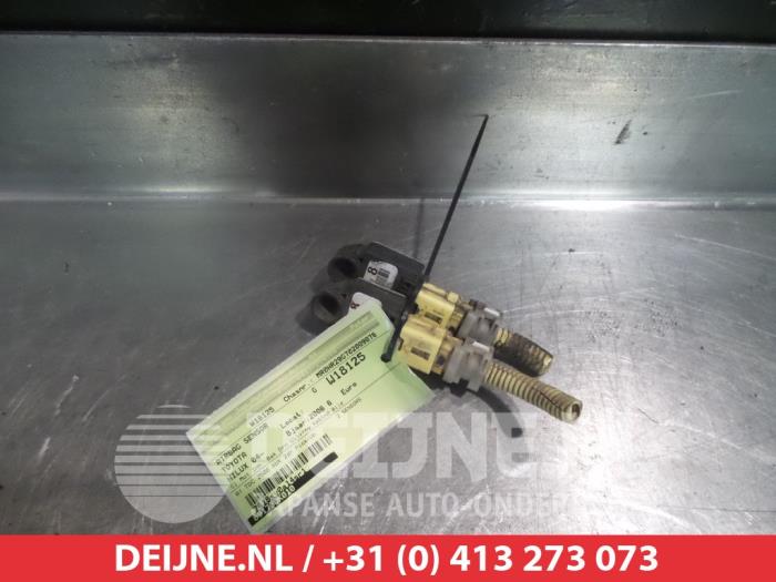 Toyota Hilux Airbag Sensor O334531