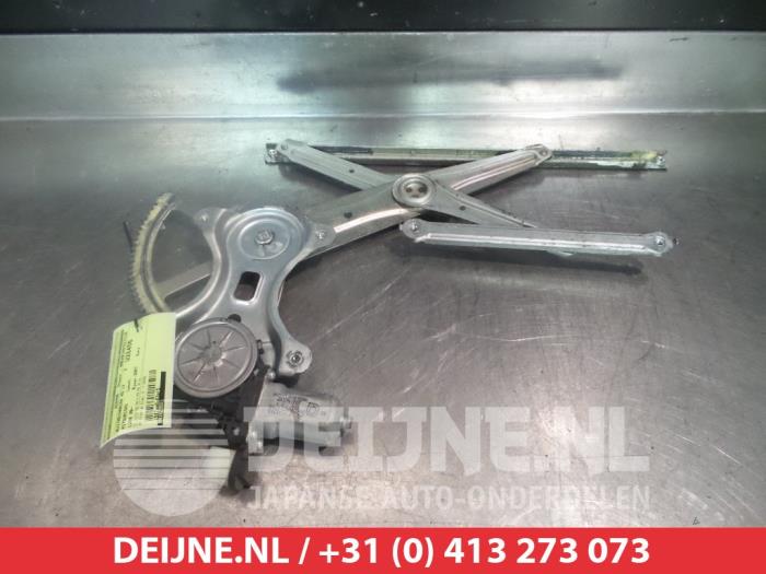 Mitsubishi L200 Ruitmechaniek 4Deurs links-voor O275883