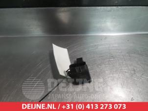 Gebruikte Luchthoeveelheidsmeter Toyota Hilux III 2.5 D4-D 100 16V 4x4 Prijs € 25,00 Margeregeling aangeboden door V.Deijne Jap.Auto-onderdelen BV