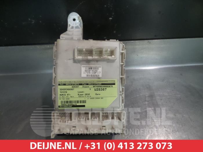 Toyota Auris Fuse box O350359