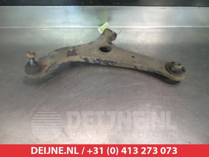 Toyota Yaris Verso Draagarm onder links-voor O381810