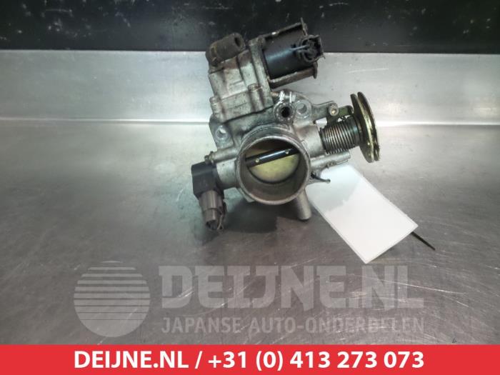 Gebruikte Gasklephuis Mazda 323 F (BA14) 1.5i GLX,GT 16V Prijs € 25,00 Margeregeling aangeboden door V.Deijne Jap.Auto-onderdelen BV