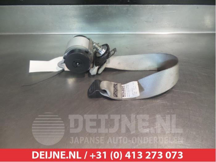 Mitsubishi Outlander Rear seatbelt, left O315756