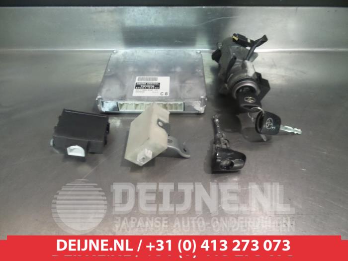 Toyota Avensis Set of cylinder locks (complete) O278841