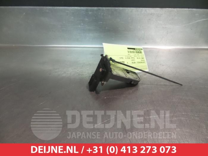 Gebruikte Luchthoeveelheidsmeter Toyota Land Cruiser V8 (J20) 4.5 D-4D 32V Prijs € 30,00 Margeregeling aangeboden door V.Deijne Jap.Auto-onderdelen BV