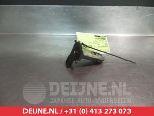Gebruikte Luchthoeveelheidsmeter Toyota Land Cruiser V8 (J20) 4.5 D-4D 32V Prijs € 30,00 Margeregeling aangeboden door V.Deijne Jap.Auto-onderdelen BV