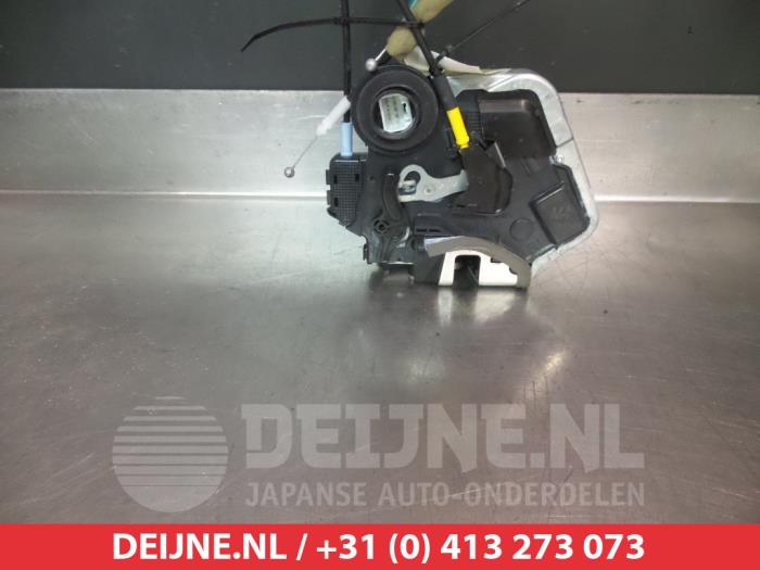 Toyota Landcruiser Türschlossmechanik 4-türig rechts hinten O281866