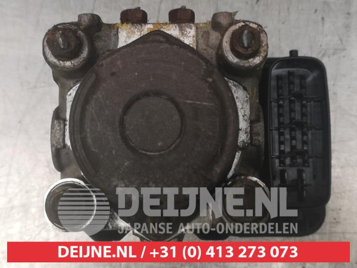 Gebruikte ABS Pomp Toyota Avensis Verso (M20) 2.0 D-4D 16V Prijs € 75,00 Margeregeling aangeboden door V.Deijne Jap.Auto-onderdelen BV