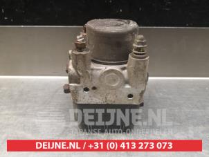 Toyota Avensis Verso ABS Pomp O338521 foto 3
