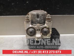 Toyota Avensis Verso ABS Pomp O338521 foto 2