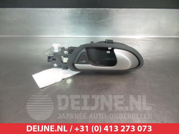 Honda Civic IMA Portiergreep 4Deurs rechts-achter O292000