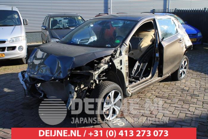 Nissan Pulsar Frontscreen O270934