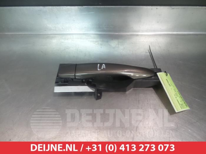 Nissan Pulsar Portiergreep 4Deurs links-achter O291875