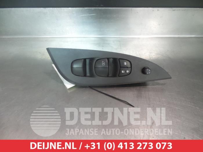 Nissan Pulsar Combischakelaar ramen O311697