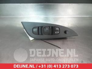 Gebruikte Combischakelaar ramen Nissan Pulsar (C13) 1.2 DIG-T 16V Prijs € 50,00 Margeregeling aangeboden door V.Deijne Jap.Auto-onderdelen BV