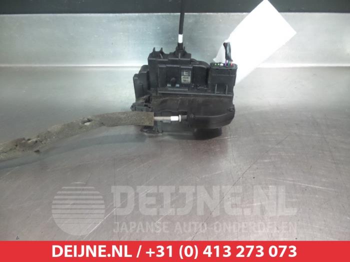 Nissan X-Trail Rear door mechanism 4-door, right O281487