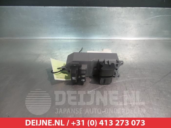 Subaru Trezia Combischakelaar ramen O311746
