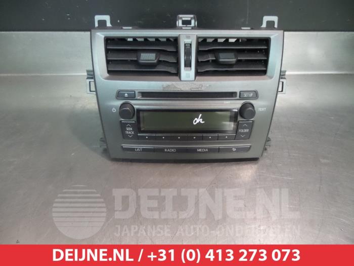 Subaru Trezia Radio O313029