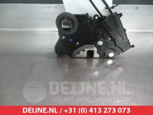 Toyota Prius Door lock mechanism 4-door, front left O279843 photo 2