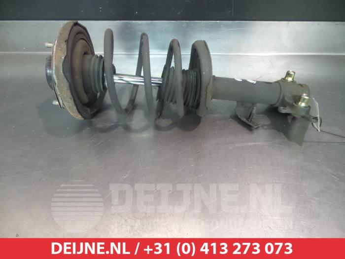 Nissan Primera Stoßdämpferstrebe links vorne O320543