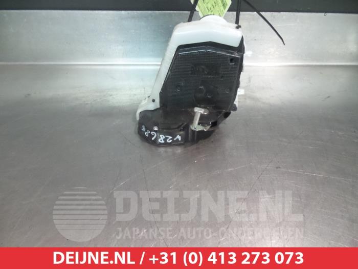 Subaru Trezia Deurslot Mechaniek 4Deurs rechts-achter O281511