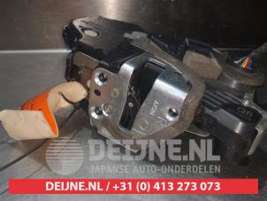 Toyota Rav-4 Front door lock mechanism 4-door, right O281232 photo 3