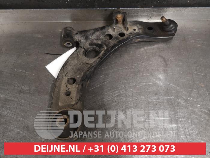 Subaru Justy Querlenker unten rechts vorne O382273