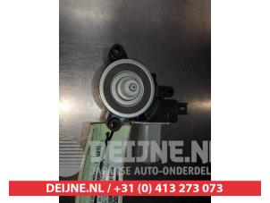 Mazda 2 Door window motor O292061 photo 2