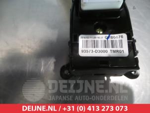 Hyundai Tucson Spiegel Schakelaar O310779 foto 3