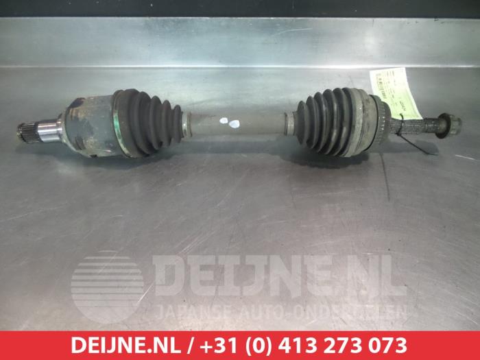 Gebruikte Steekas links-voor Toyota Corolla (E12) 2.0 D-4D 16V 90 Prijs € 35,00 Margeregeling aangeboden door V.Deijne Jap.Auto-onderdelen BV