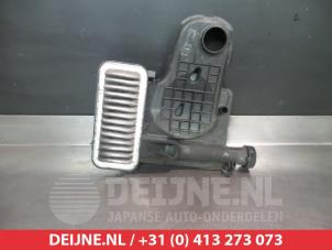 Daihatsu Sirion Luchtfilterhuis O357215 foto 2